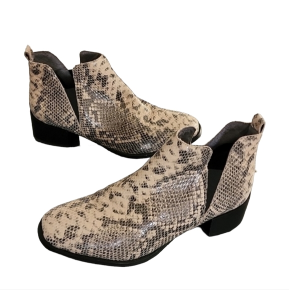 SEYCHELLS ANTHRO Waiting For You Snake Leather Chelsea Boots 10 Ankle Booties - Picture 14 of 15
